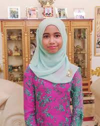 Azrinaz mazhar binti hakim mazhar formerly bruneian pengiran isteri princess consort azrinaz mazhar born 23 september 1979 is the malaysianborn and previ. Manis Berhijab Puteri Ameerah Bolkiah Semakin Cantik Persis Bondanya Azrinaz Mazhar Hakim Nona