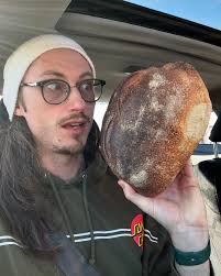 I have a sourdough addiction… Ok there I said it. . . . This glorious  sourdough is brought to you by @friendbakerypizza