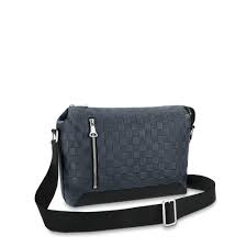 Excludes retailer fees, taxes, title and registration fees, processing fee and any emission testing charge. Discovery Messenger Mm Damier Infini Leather Bags Louis Vuitton
