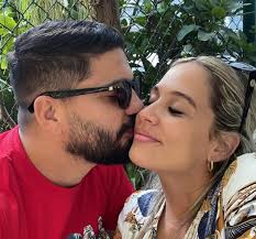 Alejandro y Artelis cumplen años de casados este diciembre de más esta  felicitarlos por la fecha venidera