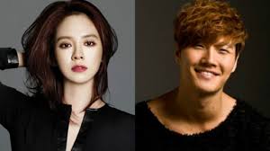Kim jong kook first entered the korean music industry in 1995 as a member of the group turbo, which became immensely popular for their catchy music. Song Ji Hyo And Kim Jong Kook Swept Up In False Dating Rumors Soompi