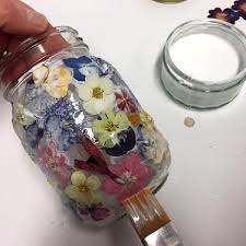 Wie Man Gepresste Blumen Teelichthalter Macht Hobbycraft Blog In 2020 Mit Bildern Gepresste Blumen Blumen Pressen Teelichthalter