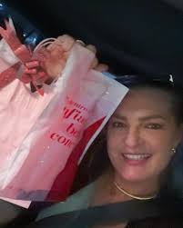 💕✨ *Feliz Aniversário Mary Kay Ash* ✨💕 Hoje celebramos não apenas o  aniversário de uma visionária, mas de uma mulher que transformou o mundo  dos negócios e inspirou milhares de pessoas ao