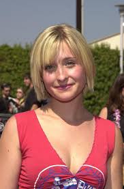 Allison christin mack is an american actress, known for her roles as chloe sullivan on the wb/cw series smallville and as amanda on the fx series wilfred. Sex Cult Star Allison Mack Weds Canadian Slave Actress Nicki Clyne Pursuit