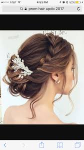Cute Braid Flowing Into A Low Bun With A Few Strand Of Hair Hanging Off The Side Aveda Ibw Tayshair Gelin Sac Stili Dugun Sac Modelleri Dugun Saci