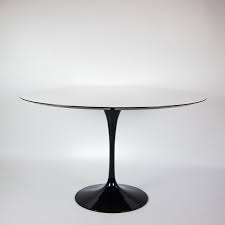 Die platte des tisches ist aus marmor oder laminat gefertigt. Vintage Tulip Tisch Von Eero Saarinen Fur Knoll Bei Pamono Kaufen