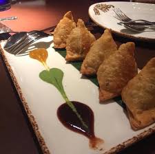 مطاعم وكافيهات جدة No Twitter مطعم الهندي الجديد اشاز في التحلية المطعم فخم وجميل بس ازعااج مره يمكن عشان ويك اند والمنيو جميل ومتنوع