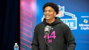 “NFL IN CRISIS 🔥: Star T.J. Watt criticizes Jets DB Malachi Moore after viral images show him grinning shortly after Tyreek Hill was taken away by ambulance with a twisted knee. ‘The most disgusting thing I’ve ever seen in football,’ he roared, sparking one of the league’s ugliest controversies in years…”-ETH