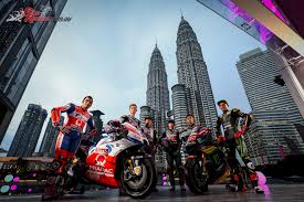 As motorsports fans, we need to continuously give him encouragement through positivity so that he can bounce back and continue to improve and gets his first point in moto2. 2018 Motogp Kuala Lumpur Malaysia 2 Bike Review