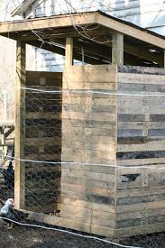 For instance, a chicken coop for 10 chickens should be 15 to 20 square feet, so a 4×4 or 4×6 coop would work well. How To Build A Chicken Coop From Pallet Wood Lady Lee S Home