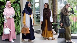 Untuk pilihan warna, ungu, silver dan putih adalah pilihan terpopuler untuk kategori rok muslimah saat ini. 6 Inspirasi Padu Padan Rok Plisket Ala Shireen Sungkar Cocok Buat Yang Berhijab Tribun Kaltim