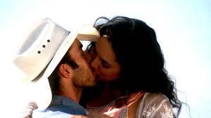 La pareja consumó su amor en un romántico paseo frente al mar. Arturo Y Sofia Tierra De Reyes Escena 131 Solo Contigo Youtube