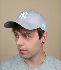 Adjustable gray cap