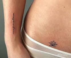 Show your love for each other through tattooing an inside joke, name or symbol in the most erogenous and or vulnerable part of your body. The 36 Sexiest Hip Tattoos You Need To Get In 2020 Tiny Tattoo Inc