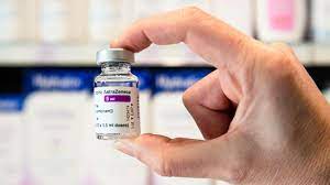 Aujourd'hui, pour se faire vacciner, il faut aller chez un médecin qui prescrit le vaccin, puis se rendre à la pharmacie avec l'ordonnance et retourner chez le médecin pour avoir l'injection. Dans Une Pharmacie D Achicourt Les Gens Veulent Se Faire Vacciner A Tout Prix Avec L Astrazeneca