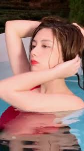 足の長い姉は優雅で知的だ