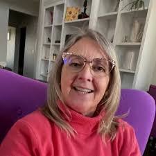 Carol Pott's Instagram, Twitter & Facebook