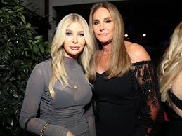 Przede wszystkim pojawiają się pierwsze zmarszczki, a skóra powoli zaczyna tracić swoją jędrność. Caitlyn Jenner Chce Miec Dziecko Uzyje Swojego Zamrozonego Nasienia Eska Pl