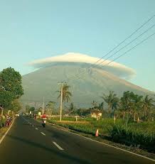 Pada hari jumat tanggal 17 april 2020 pukul 06.08 wib telah terjadi awan panas guguran g. Gunung Semeru Alami Dua Kali Erupsi