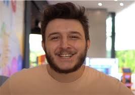 Kurtlar sofrası ömer danış 98 şerefsiz adlı toplam dört adet solo albümüyle müzik dünyasındaki yerini ve kariyerini sağlamlaştırdı. Semih Uyulgan Kimdir Nereli Kac Yasinda Boyu Kac