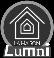 Ce programme propose une heure d'échanges, de discussions et de performances artistiques avec des live pour que chaque téléspectateur puisse partager et se divertir avec des invités représentant toutes les activités. La Maison Lumni Replay Et Videos En Streaming France Tv