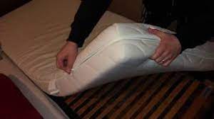 Entweder sie haben kinder oder sie schaffen es bei übelkeit nicht rechtzeitig aus dem bett. Matratze Reinigen Praxisanleitungen Fur Alle Flecken Falle