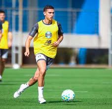 Meia do Grêmio está perto de sair para o exterior