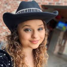 Michelle Marie (@MichieMarie30)