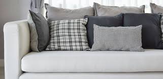 Inoltre, i cuscini e i cuscini decorativi possono essere cuscino arredo quindi cuscini per divani eleganti ti danno la comodità. Cuscini Per Divani Guida Alla Scelta Diredonna