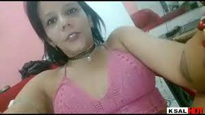 A gostosa casada Dany Hot em casa relaxando e no banho - XNXX.COM