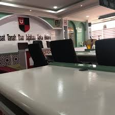 Pejabat tanah dan jajahan kota bharu. Fotos Bei Pejabat Tanah Dan Jajahan Kota Bharu Regierungsgebaude