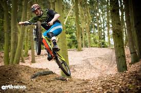 E Bike Fahrtechnik Tipps Von Matschi Faber In 2020 Intensives Training Faber Fahren