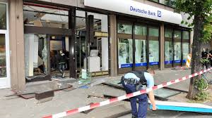 For accessibility details please contact our branch via the displayed phone number. Automaten Gangster Benutzten Diese Maske B Z Berlin