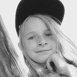 Laura Draths's Instagram, Twitter & Facebook