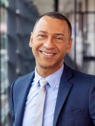 Verwaltungsfachwirt Thomas Mitchell