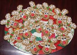 The gingerbread man's legs are going to be the reindeer antlers and the arms will be the reindeer ears. Brilliant An Upside Down Gingerbread Man Reindeer Rentier Cookies Weihnachtsdessert Und Weihnachtsleckereien