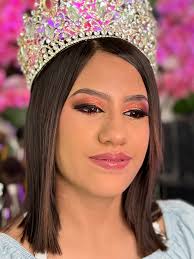 🎓✨ ¡Última semana de promo para graduadas! ✨🎓 ¿Tú y tus amigas ya tienen  maquillista? 💄 ¡Es momento de brillar! Agenda tu maquillaje de graduación  y pregunta por tu fecha. 📅 ¡Corre