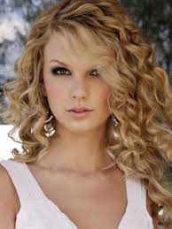 Taylor swift first entered the music scene was a guitar strapped around her shoulder and curly blonde hair falling wild down her back. I Have Tried And Tried And Tried To Curl My Hair Like Taylor Swifts You Know Where Its Just A Bunch Of Taylor Swift Curls Taylor Swift Hair Curly Hair Styles