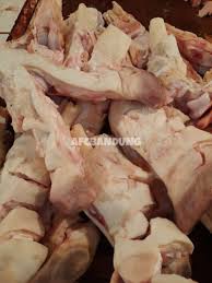 Rasa kaldu dari sapi yang gurih tersebutlah yang menjadi pembeda atau ciri khas menarik dari makanan yang satu ini. Jual Kaki Sapi Bersih Kikil Kaki Tunjang 1kg Murah Mei 2021 Blibli