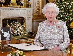 Однако это не мешает ей активно путешествовать и водить машину. Elizaveta Ii Strashnye Sekrety Korolevy Anglii