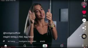 We would like to show you a description here but the site won't allow us. Schobert Norbi Elhajtotta Lanya Udvarlojat Video Borsonline