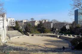 L Amphitheatre Ou Arenes De Paris Lutece Construit Au 1er S Est Un Complexe Hybride De Type Amphitheatre A Scene Ou Amph Empire Romain Paris Romain