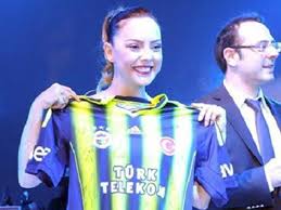 Kısaca hayatı, biyografi ve özgeçmiş bilgileri. Unluler Hangi Takimi Tutuyor Ntv