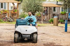 Mais des dizaines de magiciens en villégiature au camping, ce n'est pas forcément de tout repos ! Valerie Begue Et Linda Hardy Debarquent Dans Camping Paradis