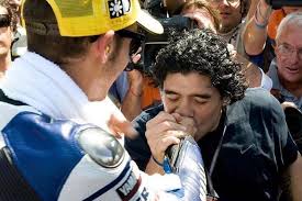 Bagi mereka, rossi lebih dari rekan satu tim di timnas. Diego Maradona Meninggal Valentino Rossi Kenang Pertemuan Di Misano Bolasport Com