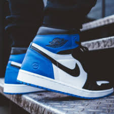 The swag bag comes with some decent stuff that you are told will most likely ship separatelyfrom a crunchyroll labeled pin, a sticker, a portable power bank, a popsocket, a pair of wayfarer sunglasses, to even a single shoe lace. Products Archive Page 3 Of 6 Feelgood Threads