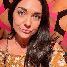 Desirae Morris's Instagram, Twitter & Facebook