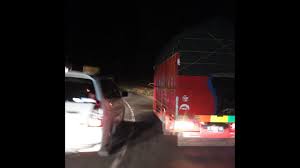 Ngeri ngelihat truk cabe jam mepet hampir crash dan oleng. Truck Cabe Stut Jack Goyangan Malam Hari Full Blong Kanan By Jalur Pantura