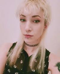 Amanda Kuhs's Instagram, Twitter & Facebook