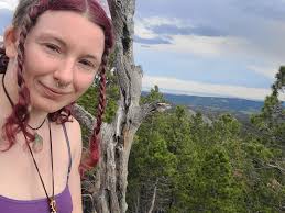 Can someone connect this sister with Marken?